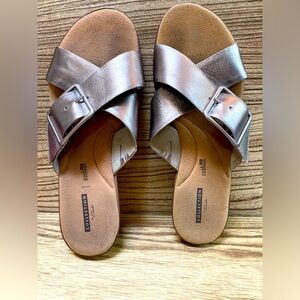 Clark’s women’s sandals size 10W metallic grey(ish)/tan
